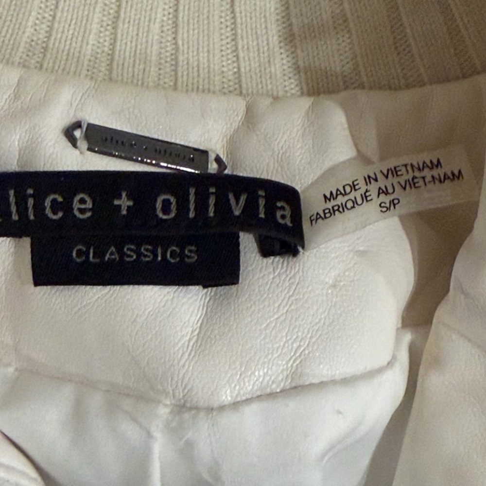 Alice + Olivia Women's Ria Vegan Leather Jacket size Small off white - Picture 5 of 9